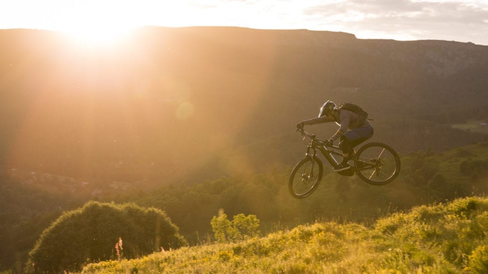 VIDEO – Jerome Clementz e la Cannondale Habit Neo: BBQ mission!