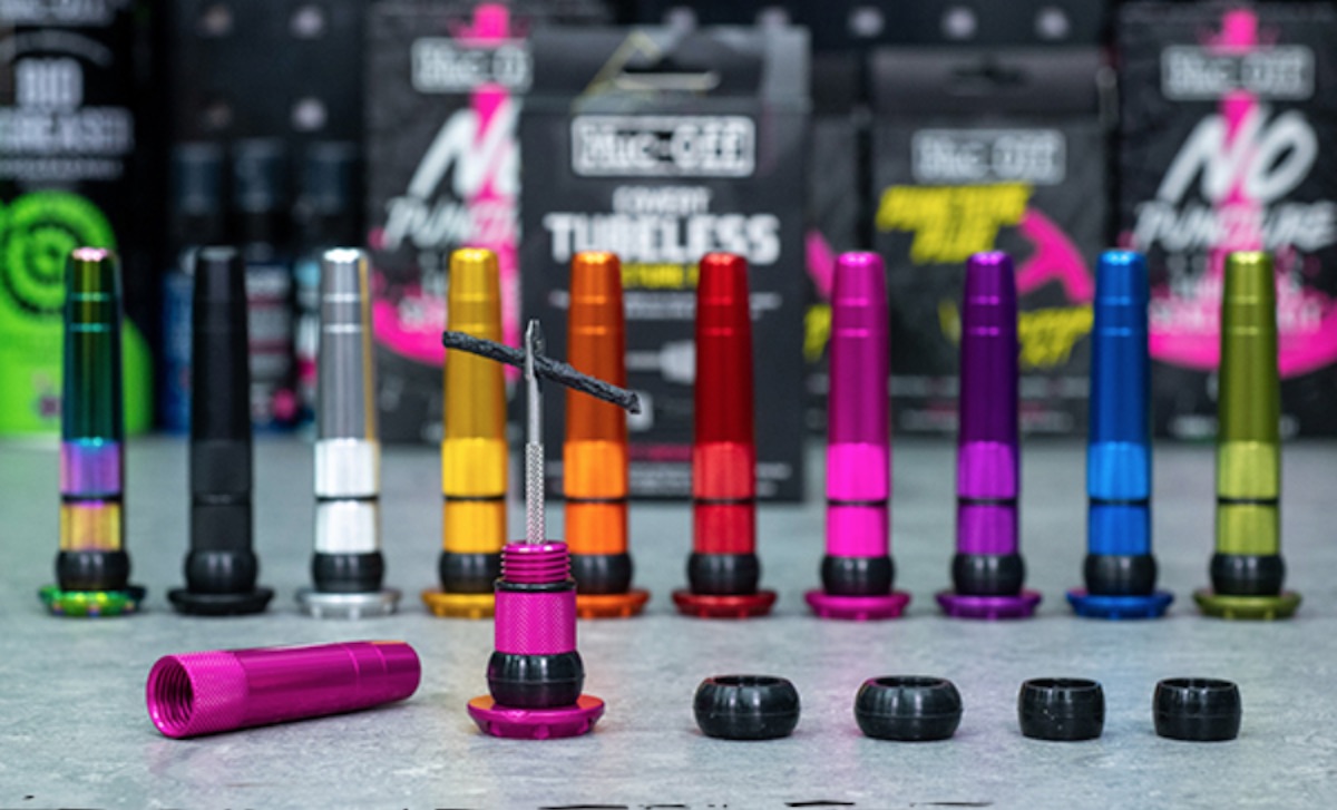Kit reparatie Muc-Off Stealth Tubeless Puncture Plug Negru Mat la 270