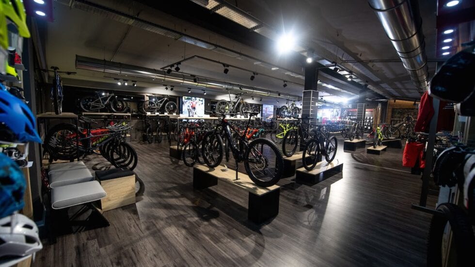 INCHIESTA – Ritardi nella consegna di bici e componenti: risponde la bike industry