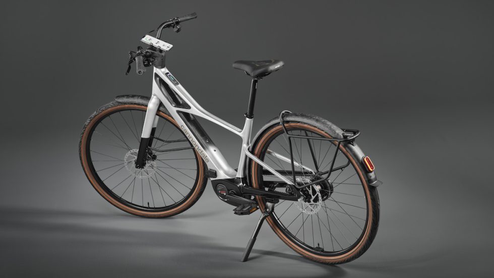 Nuova Cannondale Flying V: motore Bosch SX, telaio in carbonio e design a V Nuova Cannondale Flying V: motore Bosch SX, telaio in carbonio e design a V